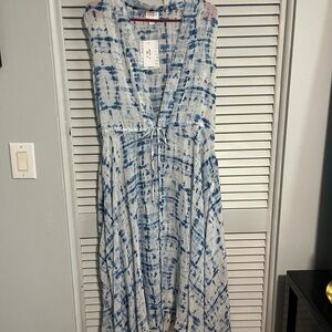 LuLaRoe Blue and White Patterned sheer coverup